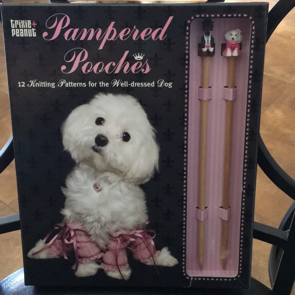 🐶 Pampered Pooches 12-Knitting patterns for Dogs.